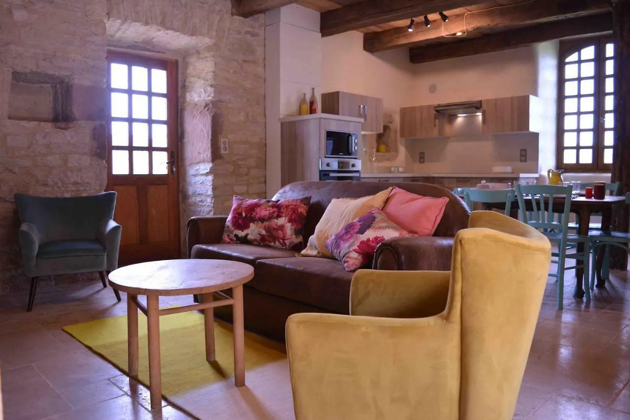 La cour pavée Villa Sebrazac Casa vacanze