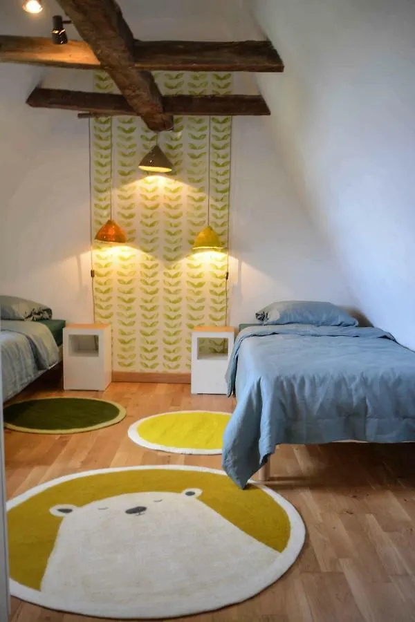 La cour pavée Villa Sebrazac